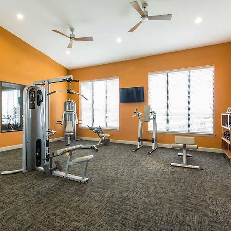 Spacious Furnished Resort Style Apartments Томбол Екстериор снимка