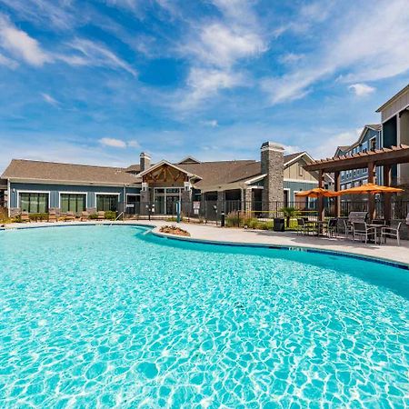 Spacious Furnished Resort Style Apartments Томбол Екстериор снимка