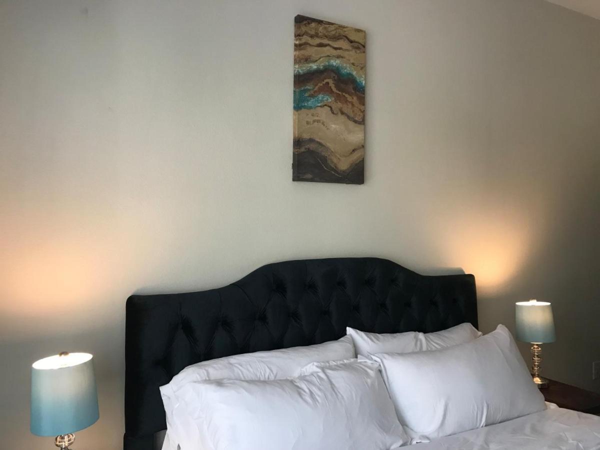 Spacious Furnished Resort Style Apartments Томбол Стая снимка