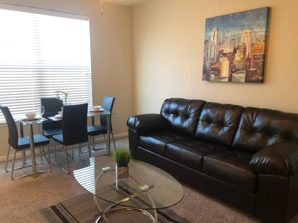 Spacious Furnished Resort Style Apartments Томбол Стая снимка