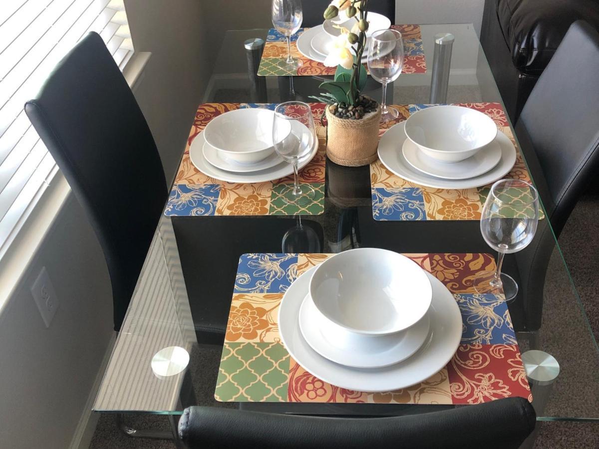 Spacious Furnished Resort Style Apartments Томбол Стая снимка