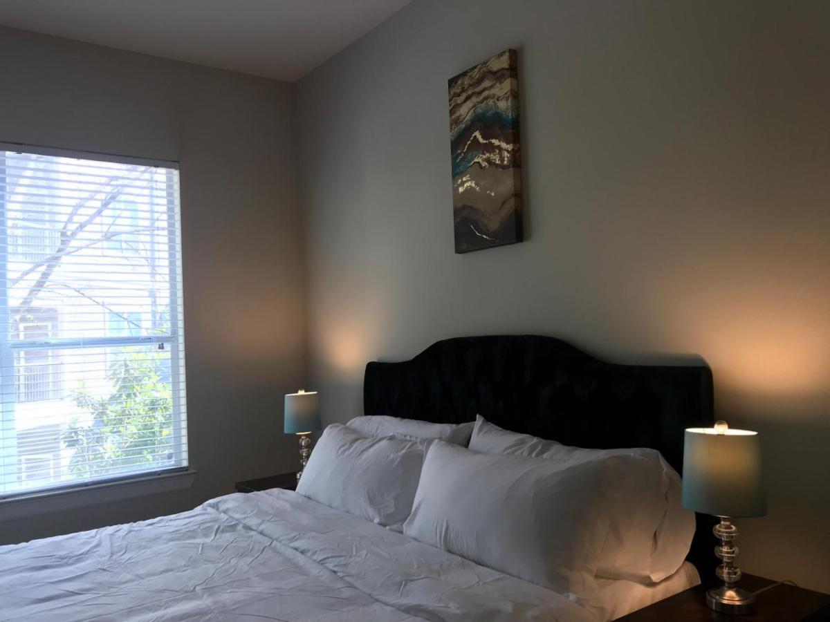 Spacious Furnished Resort Style Apartments Томбол Стая снимка