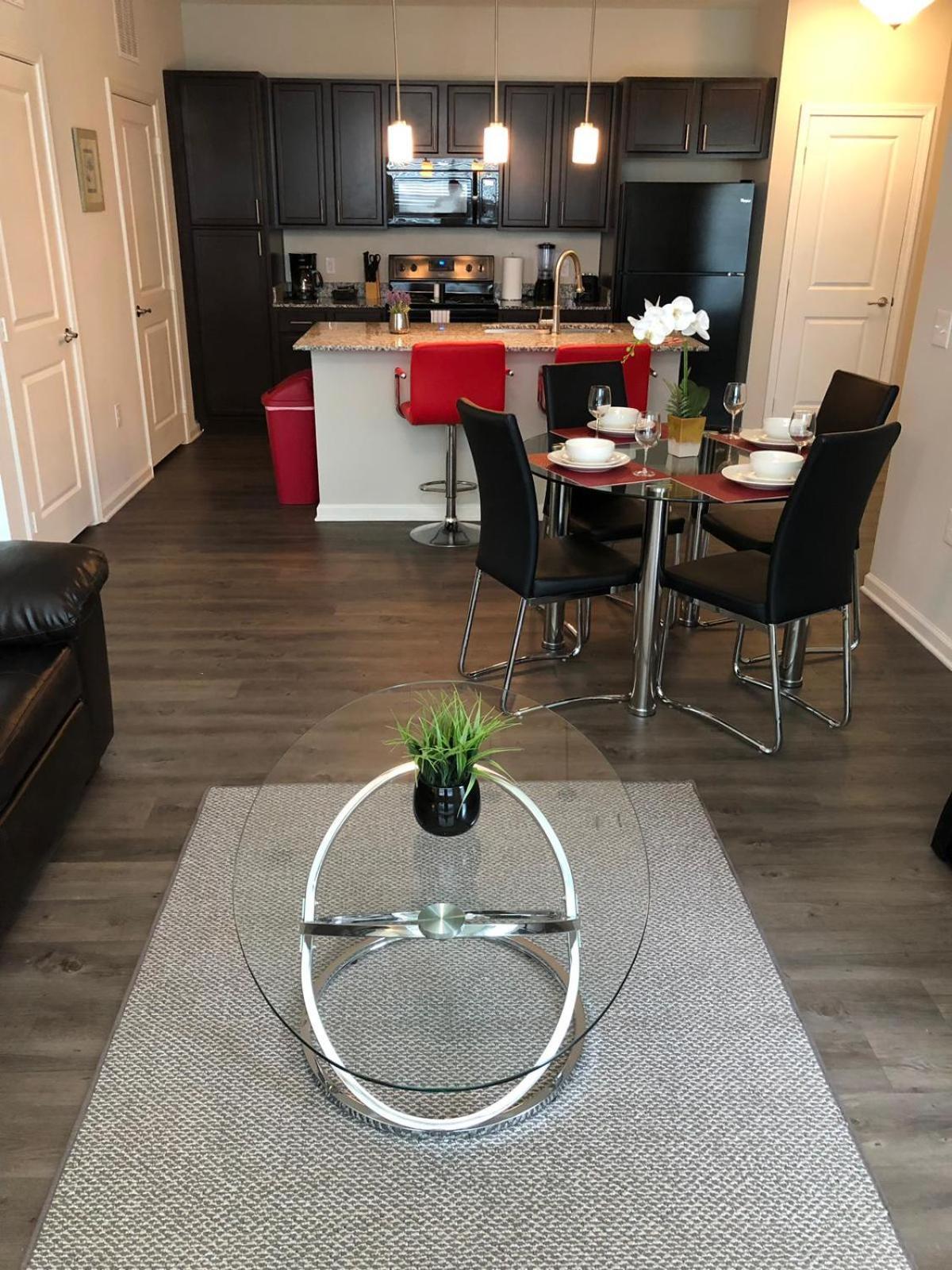 Spacious Furnished Resort Style Apartments Томбол Стая снимка